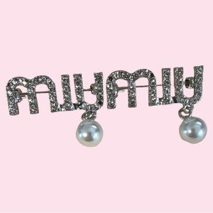 BROOCHES - SET/2 - says “MIU” on each pin